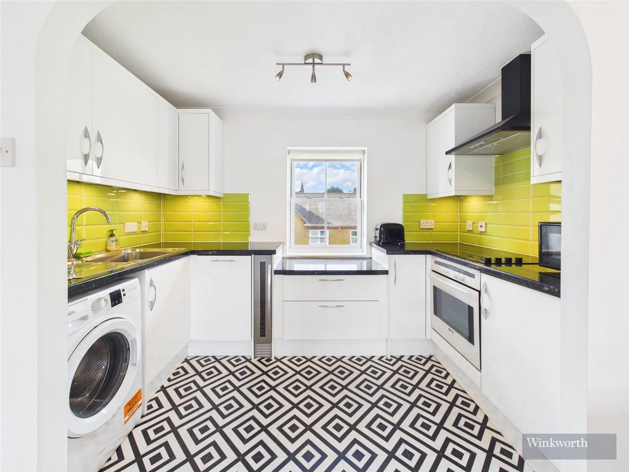 Lysander Gardens, Surbiton, United Kingdom, KT6, photo 5