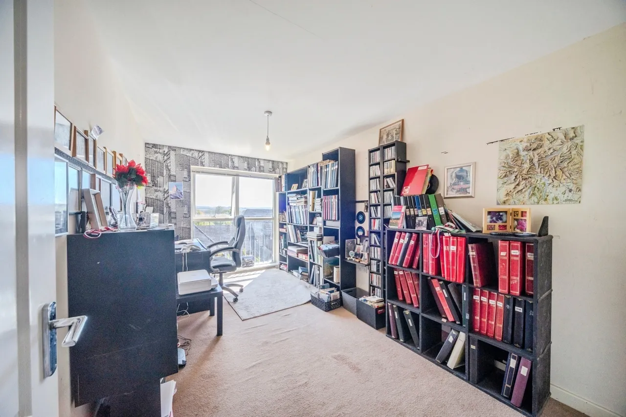 Millward Drive, Bletchley, Milton Keynes, Buckinghamshire, MK2, photo 7