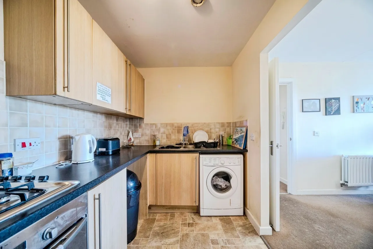 Millward Drive, Bletchley, Milton Keynes, Buckinghamshire, MK2, photo 14