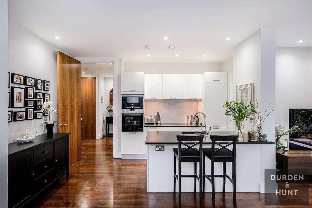 Whitehall Road, Woodford Green, IG8, photo 10