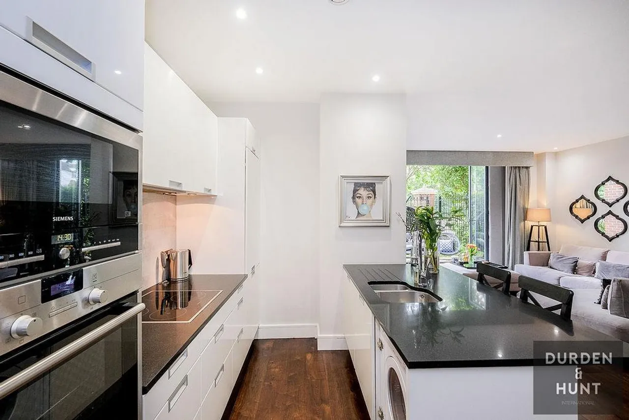 Whitehall Road, Woodford Green, IG8, photo 12