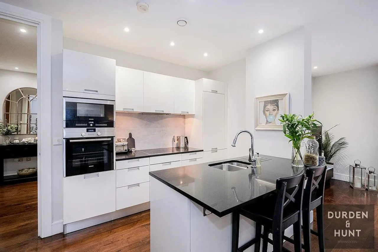 Whitehall Road, Woodford Green, IG8, photo 11