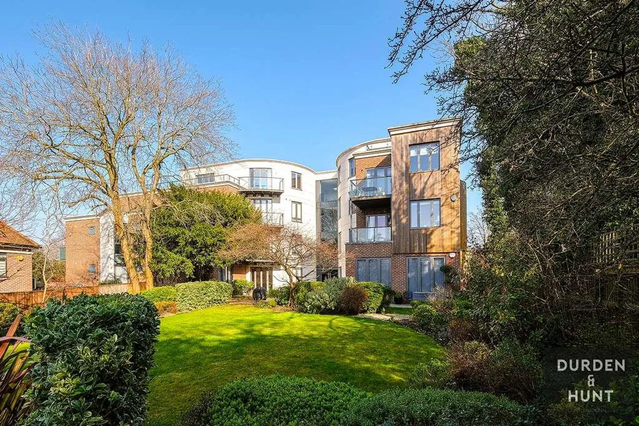 Whitehall Road, Woodford Green, IG8, photo 37