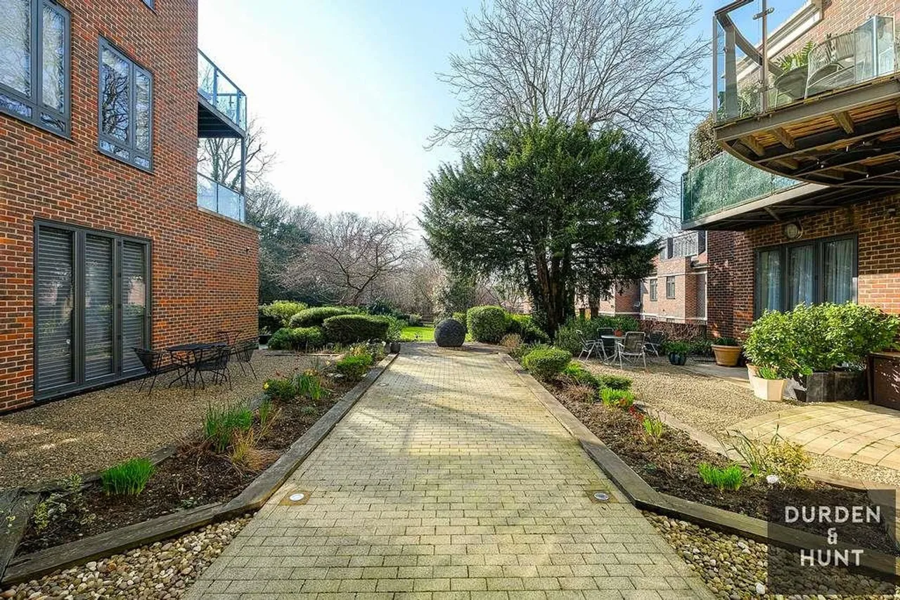 Whitehall Road, Woodford Green, IG8, photo 30