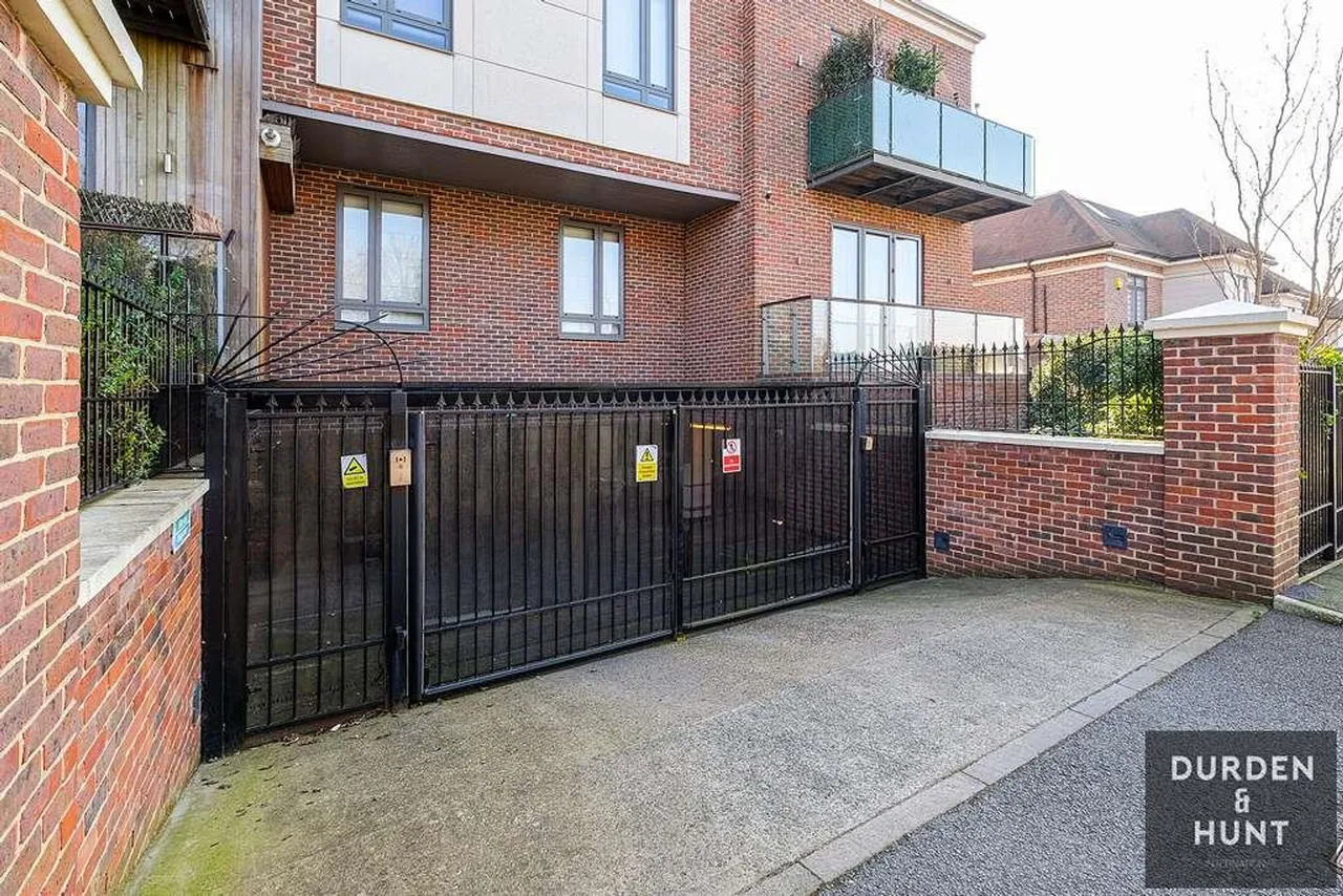 Whitehall Road, Woodford Green, IG8, photo 31