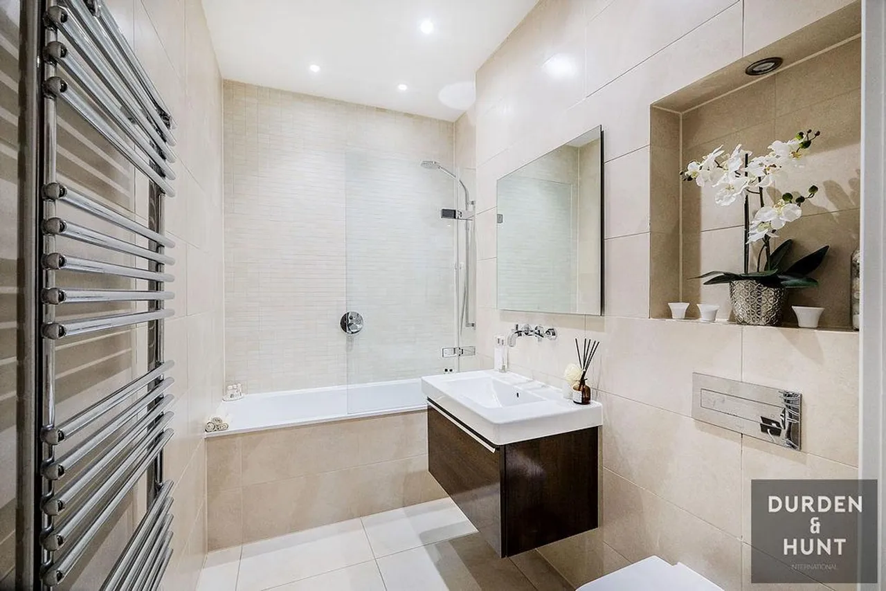 Whitehall Road, Woodford Green, IG8, photo 17