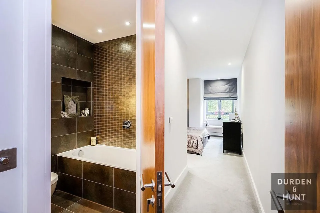 Whitehall Road, Woodford Green, IG8, photo 14
