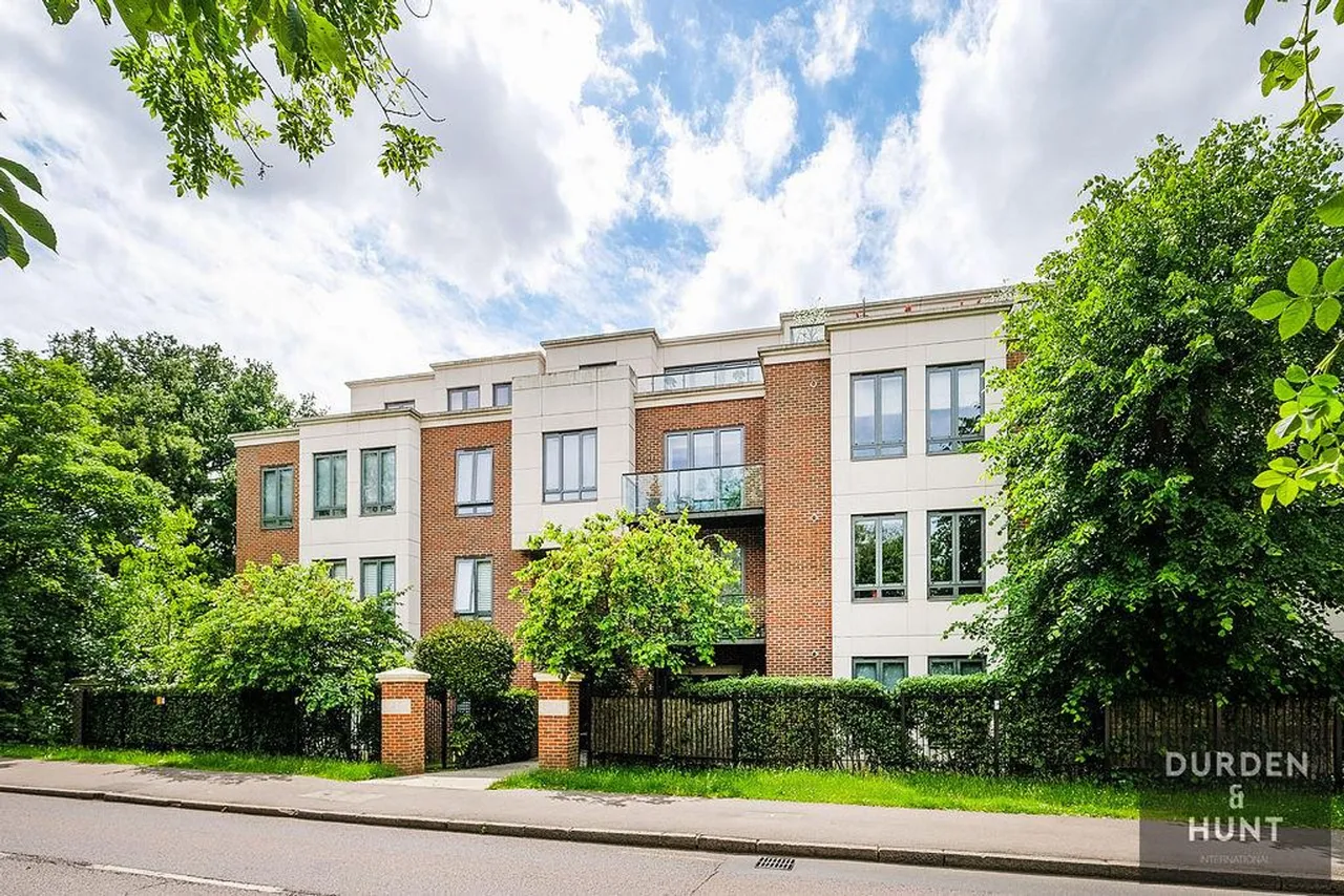 Whitehall Road, Woodford Green, IG8, photo 2