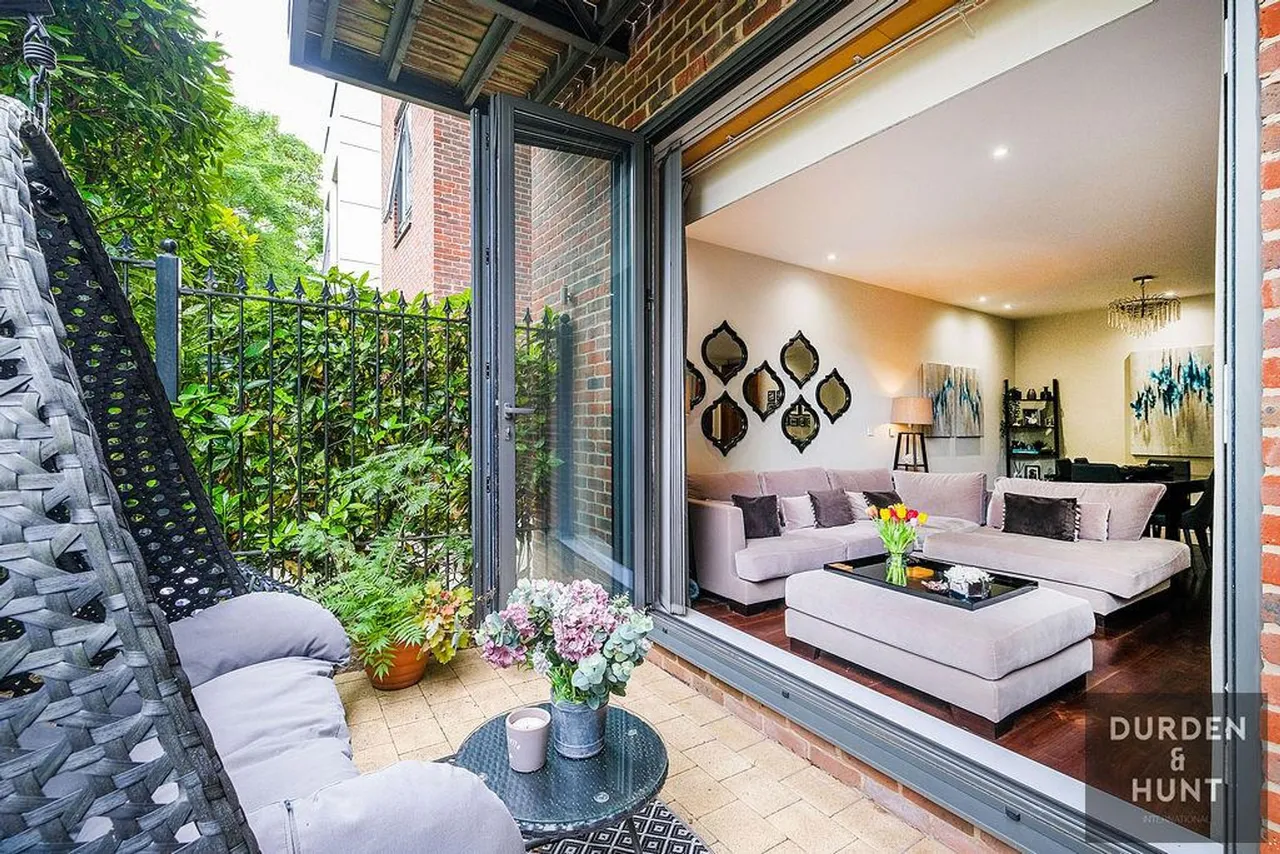 Whitehall Road, Woodford Green, IG8, photo 6