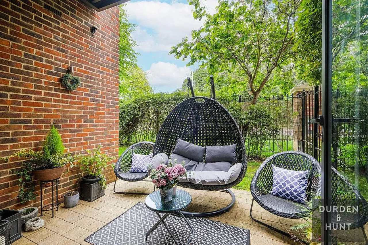 Whitehall Road, Woodford Green, IG8, photo 5