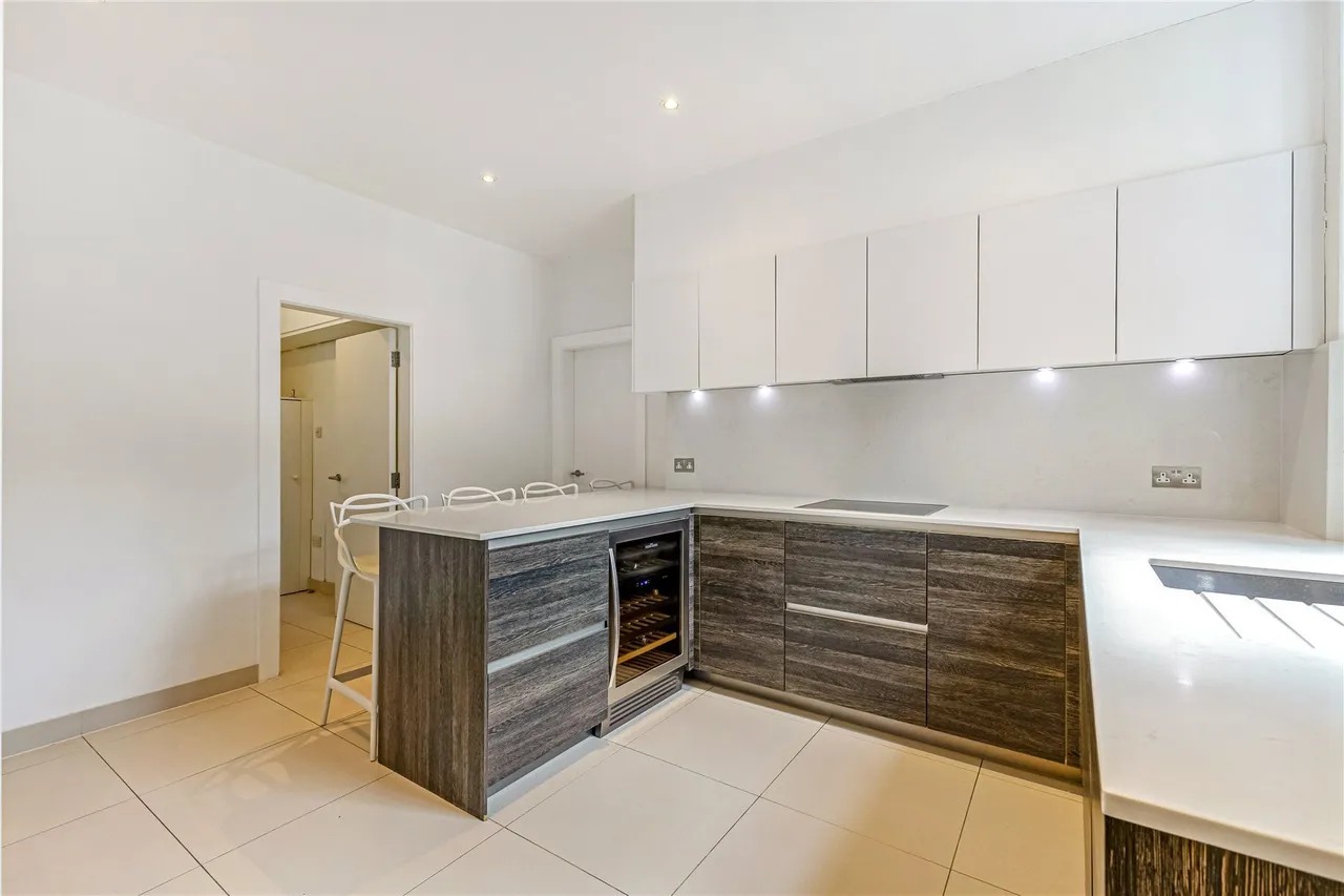 Old Brompton Road, London, SW5, photo 5
