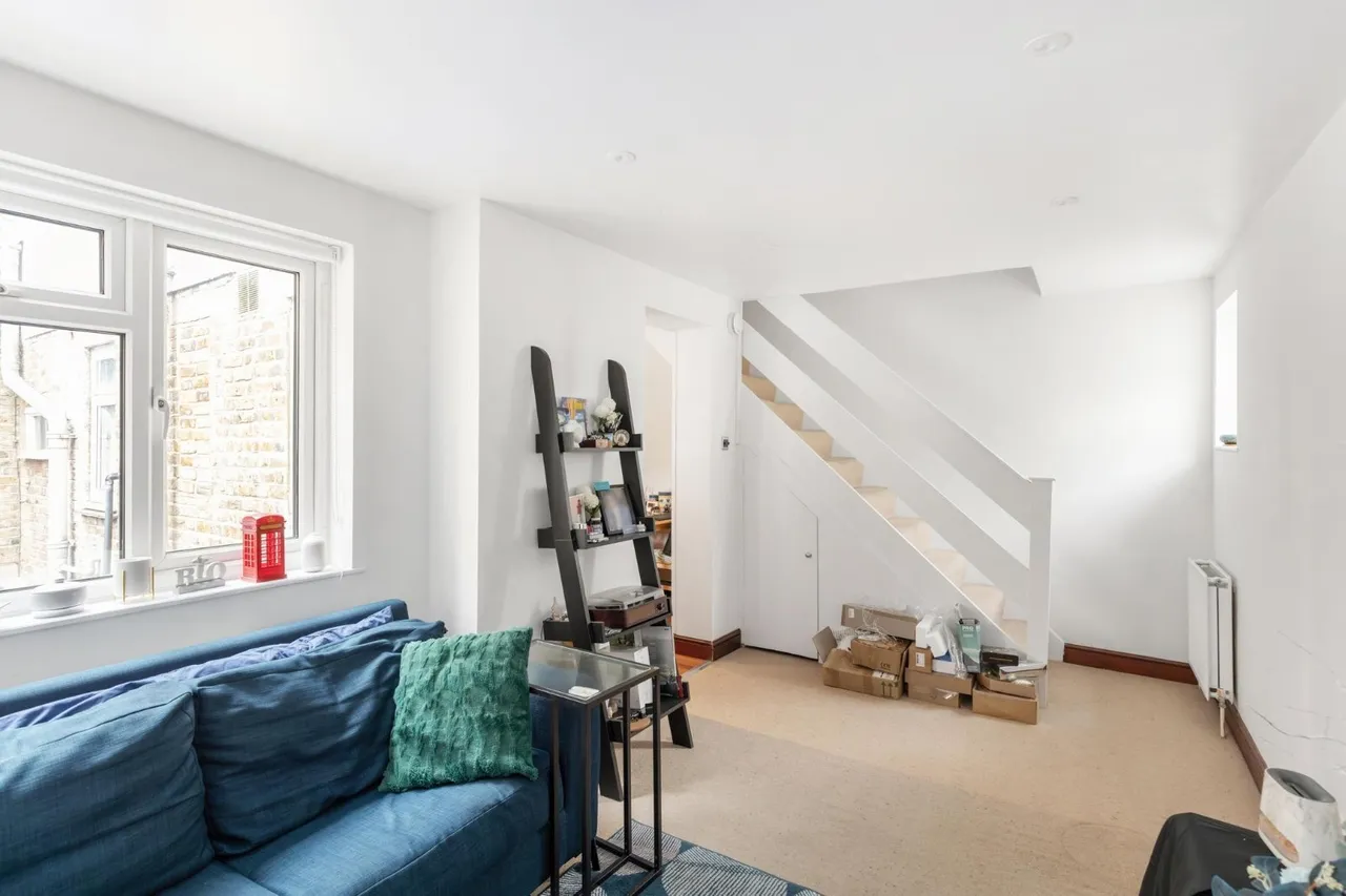 Wandsworth Road, London, SW8, photo 4