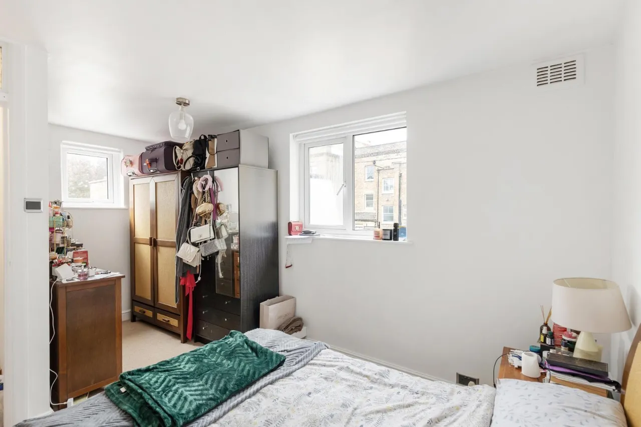 Wandsworth Road, London, SW8, photo 6