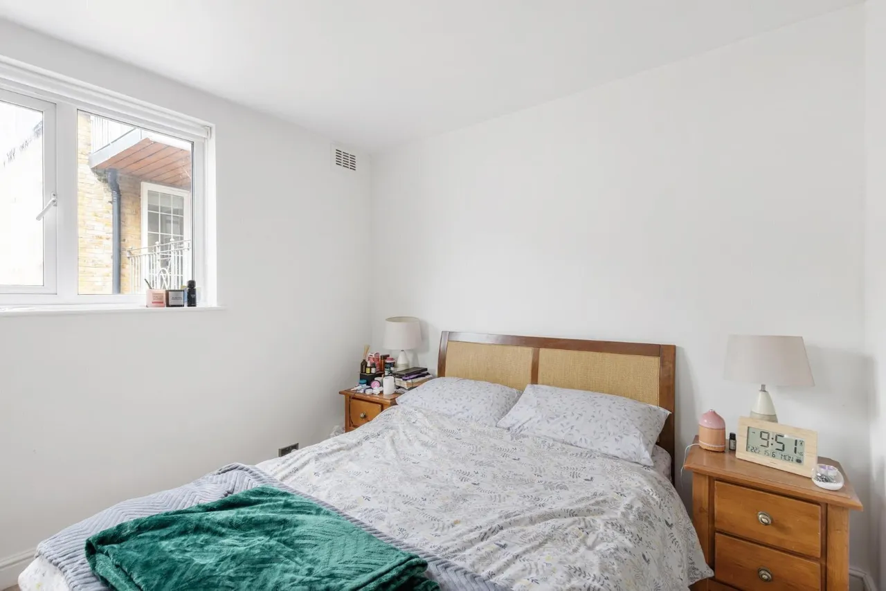 Wandsworth Road, London, SW8, photo 5
