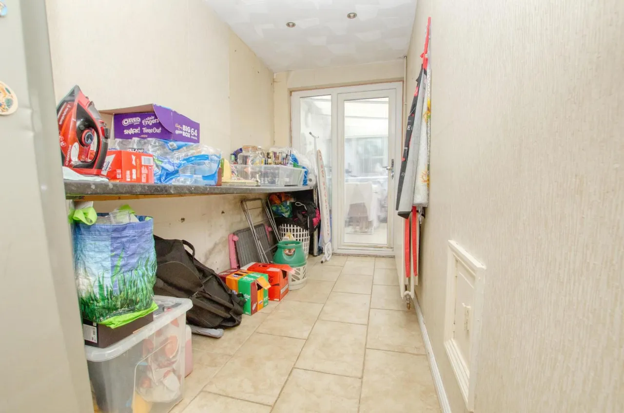 Blendworth Lane, Southampton, Hampshire, SO18 5HF, photo 10