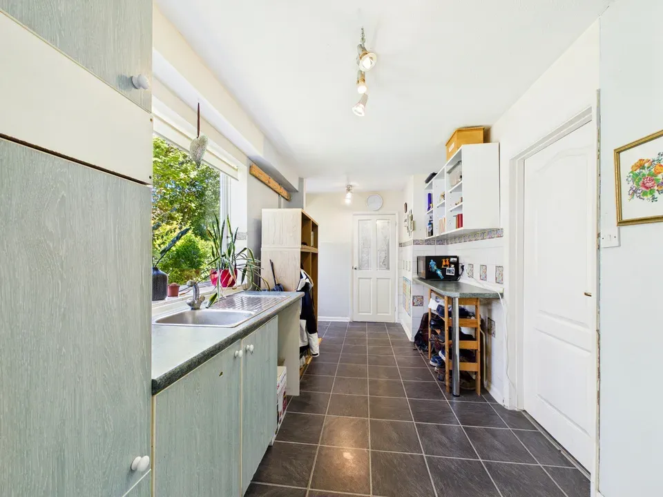 Lambs Farm Road, Horsham, photo 10