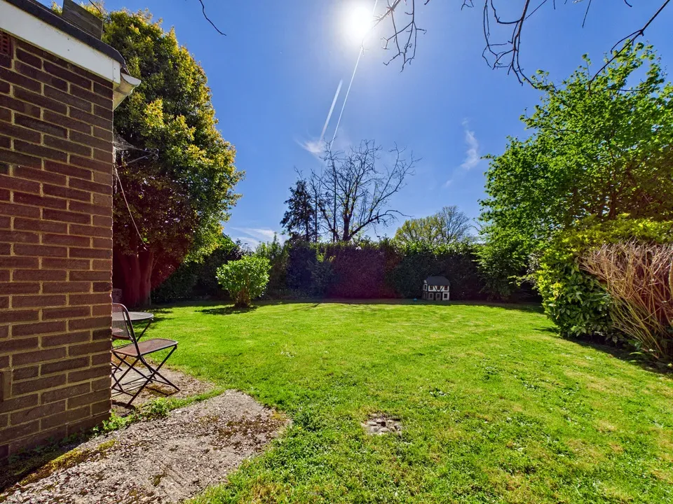 Lambs Farm Road, Horsham, photo 13