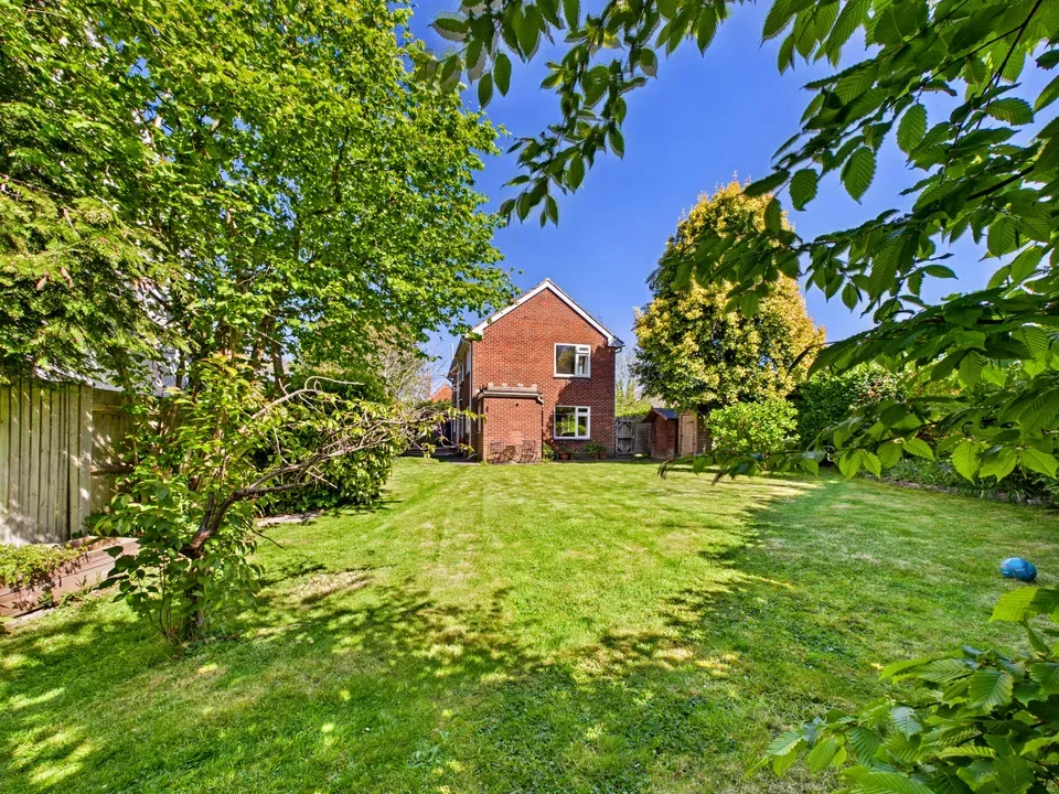 4 bed house for sale, Lambs Farm Road, Horsham