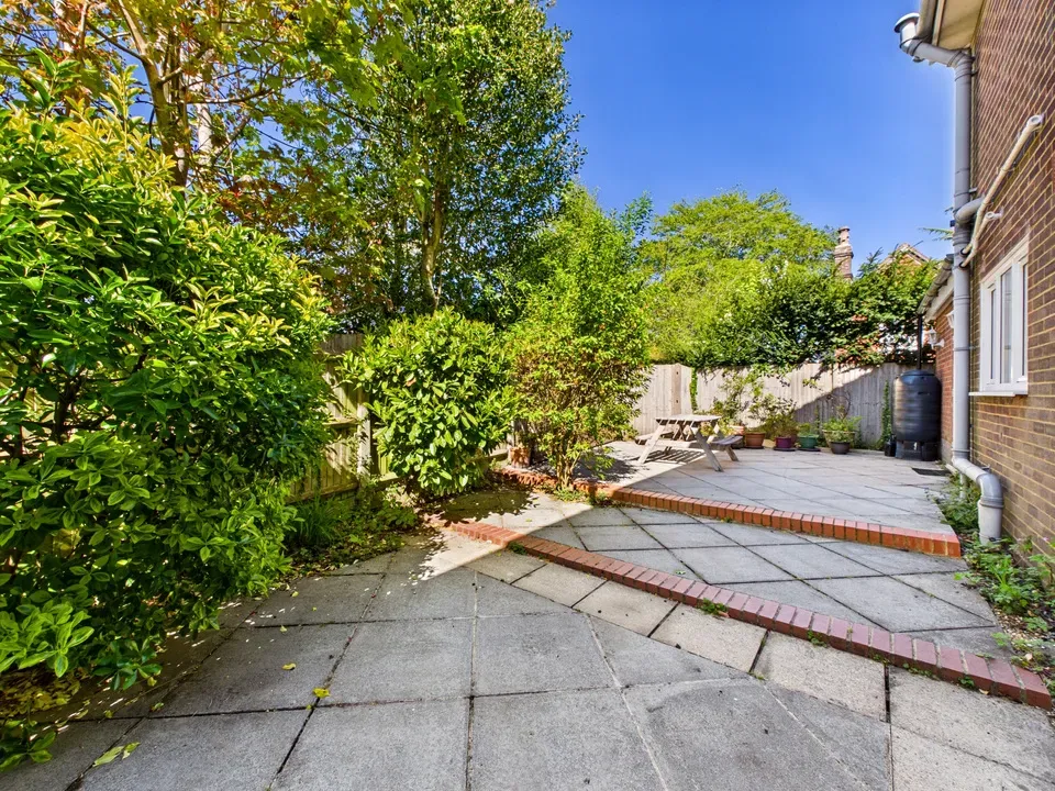 Lambs Farm Road, Horsham, photo 20