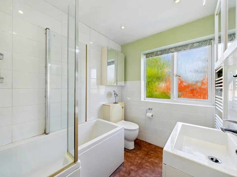 Lambs Farm Road, Horsham, photo 15