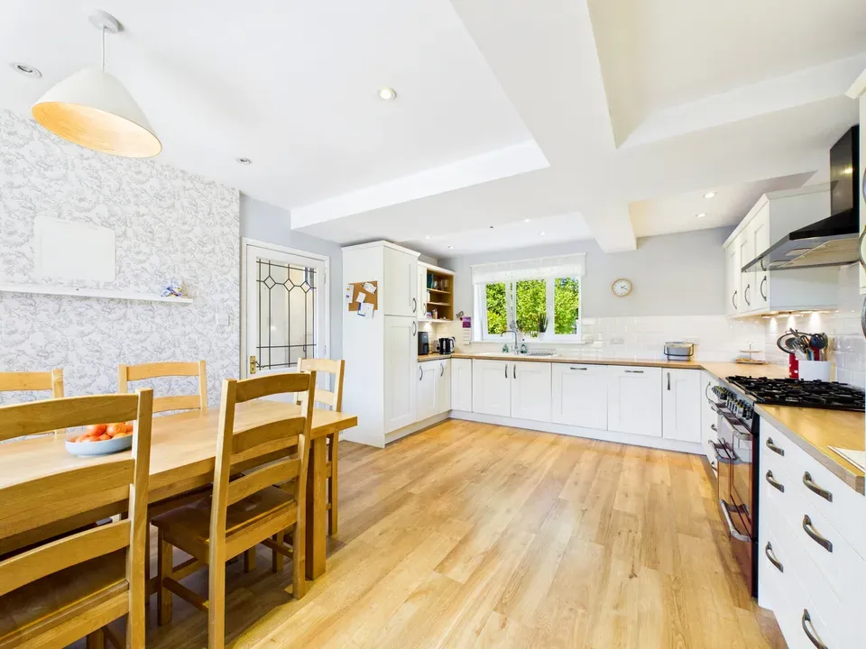 Lambs Farm Road, Horsham, photo 3