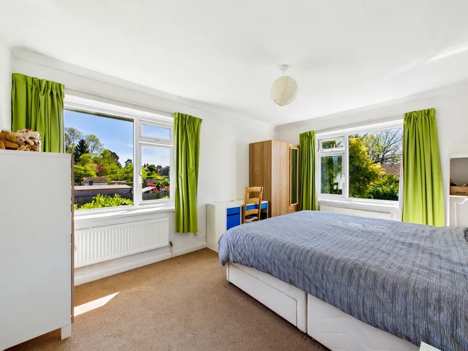 Lambs Farm Road, Horsham, photo 9
