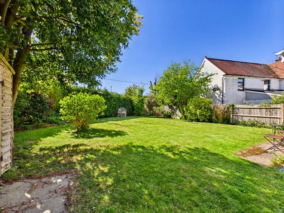 Lambs Farm Road, Horsham, photo 6