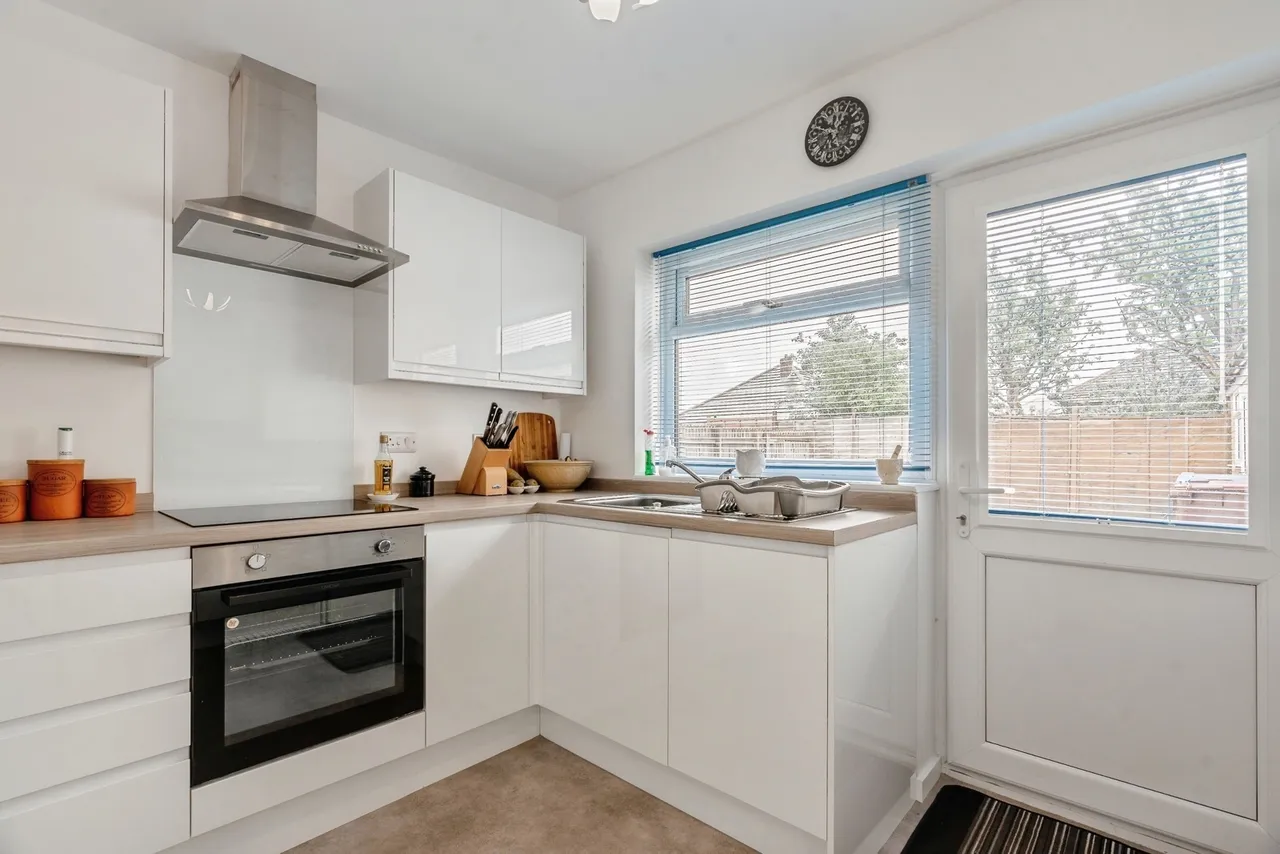 Hall Park Avenue, Burnley, Lancashire, BB10, photo 2