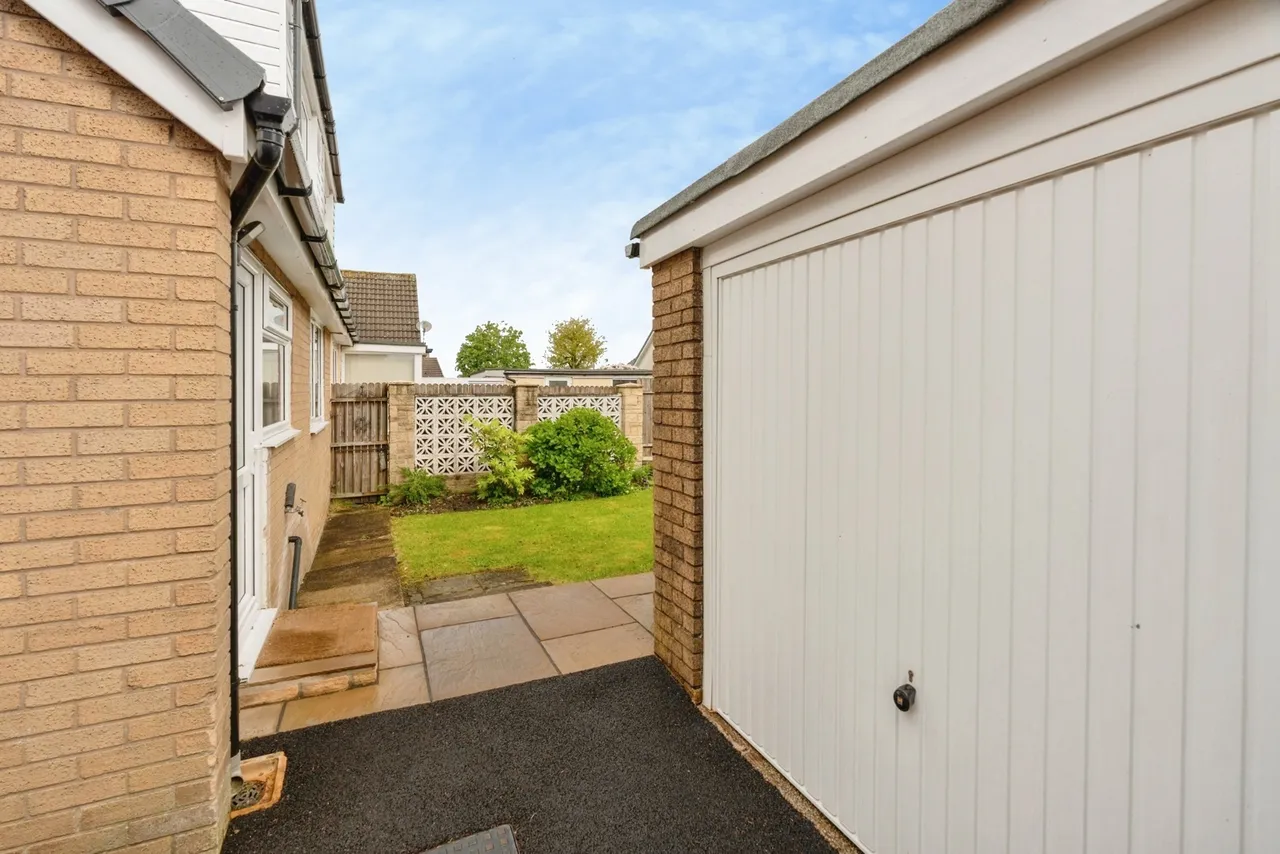 Hall Park Avenue, Burnley, Lancashire, BB10, photo 18