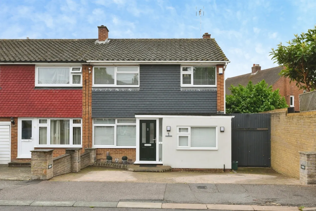 3 bed house for sale, Nunsbury Drive, Broxbourne, EN10