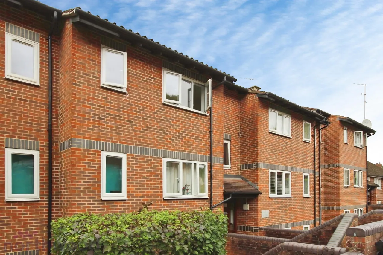 2 bed flat to rent, Herbert Road, High Wycombe, HP13