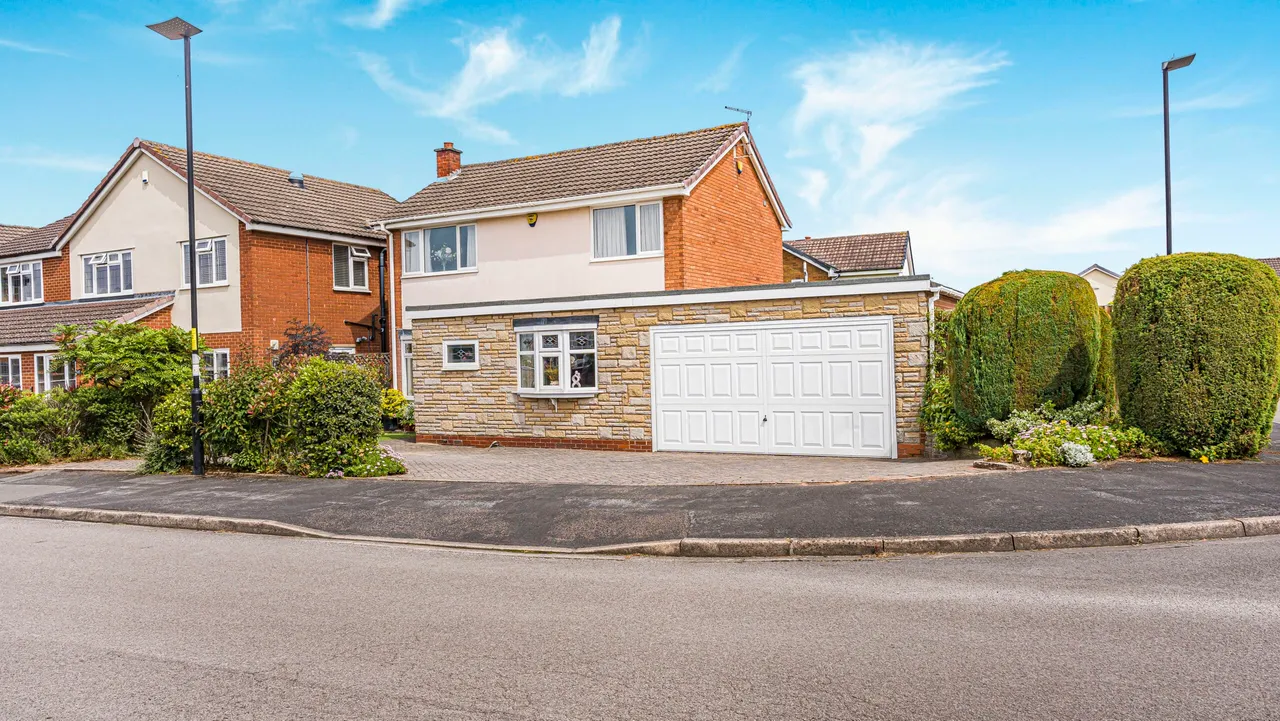 4 bed house for sale — Loxley Road, Sutton Coldfield, Sutton Coldfield, B75 5NY