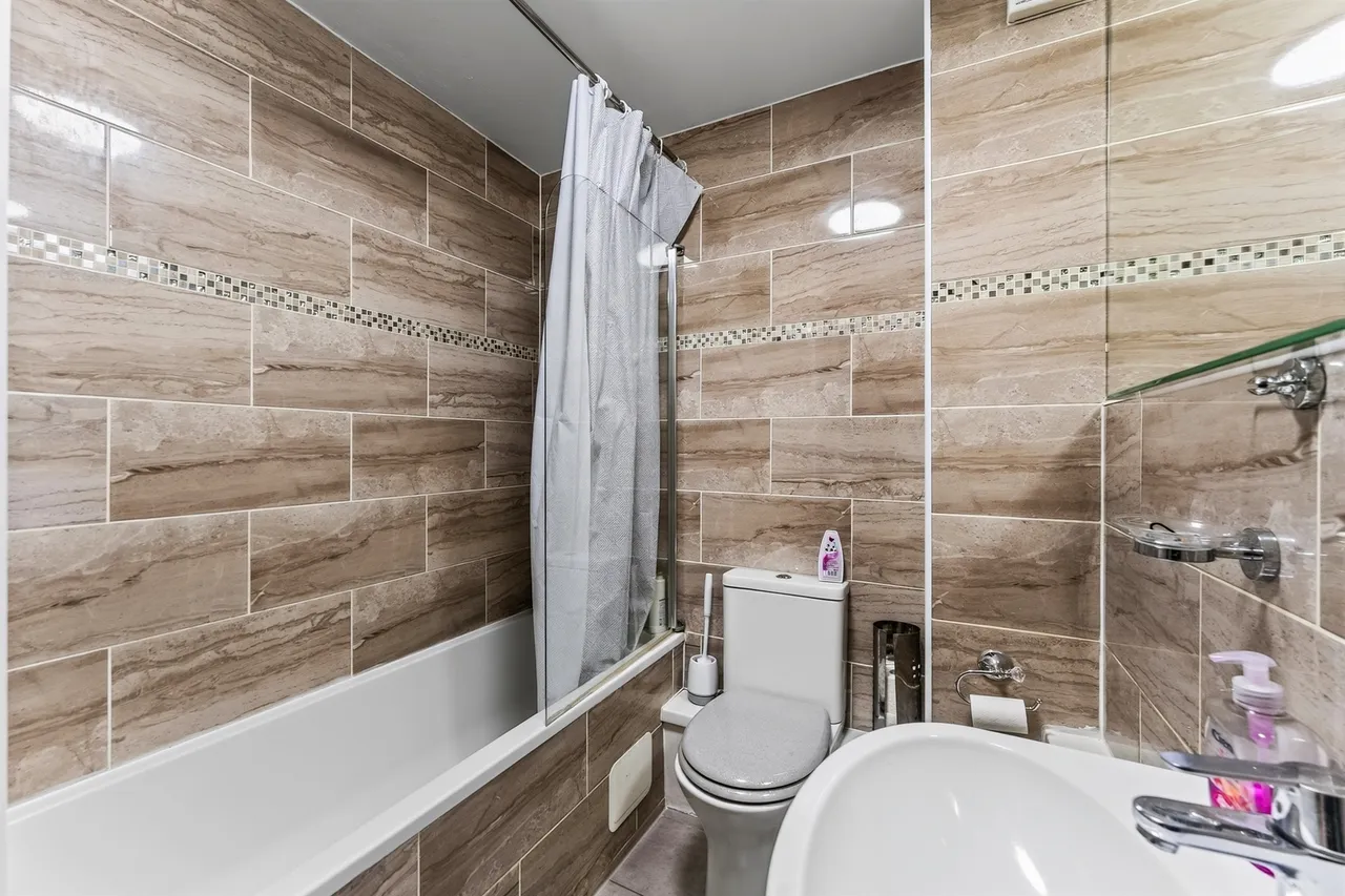 Bishopsford Road, Morden, SM4, photo 4
