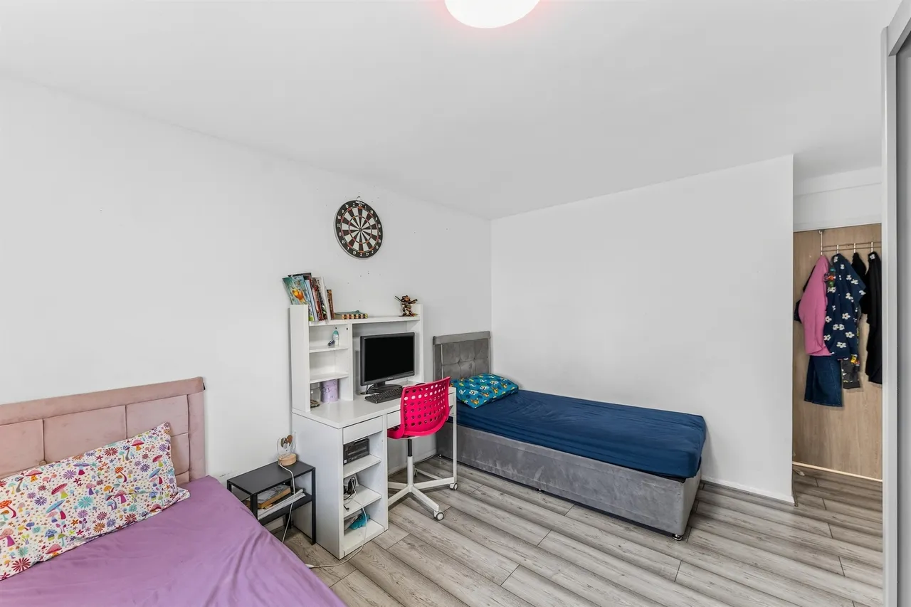 Bishopsford Road, Morden, SM4, photo 18