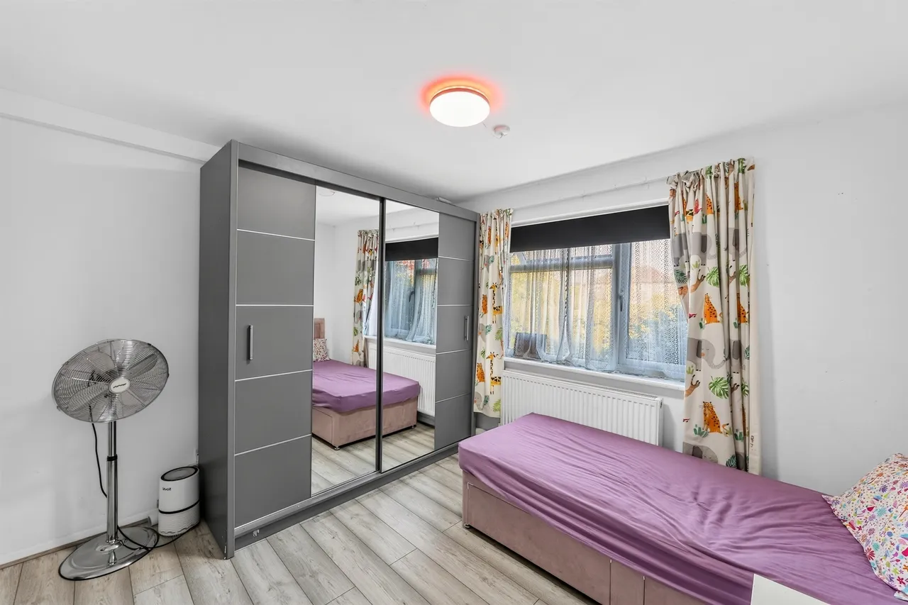 Bishopsford Road, Morden, SM4, photo 9