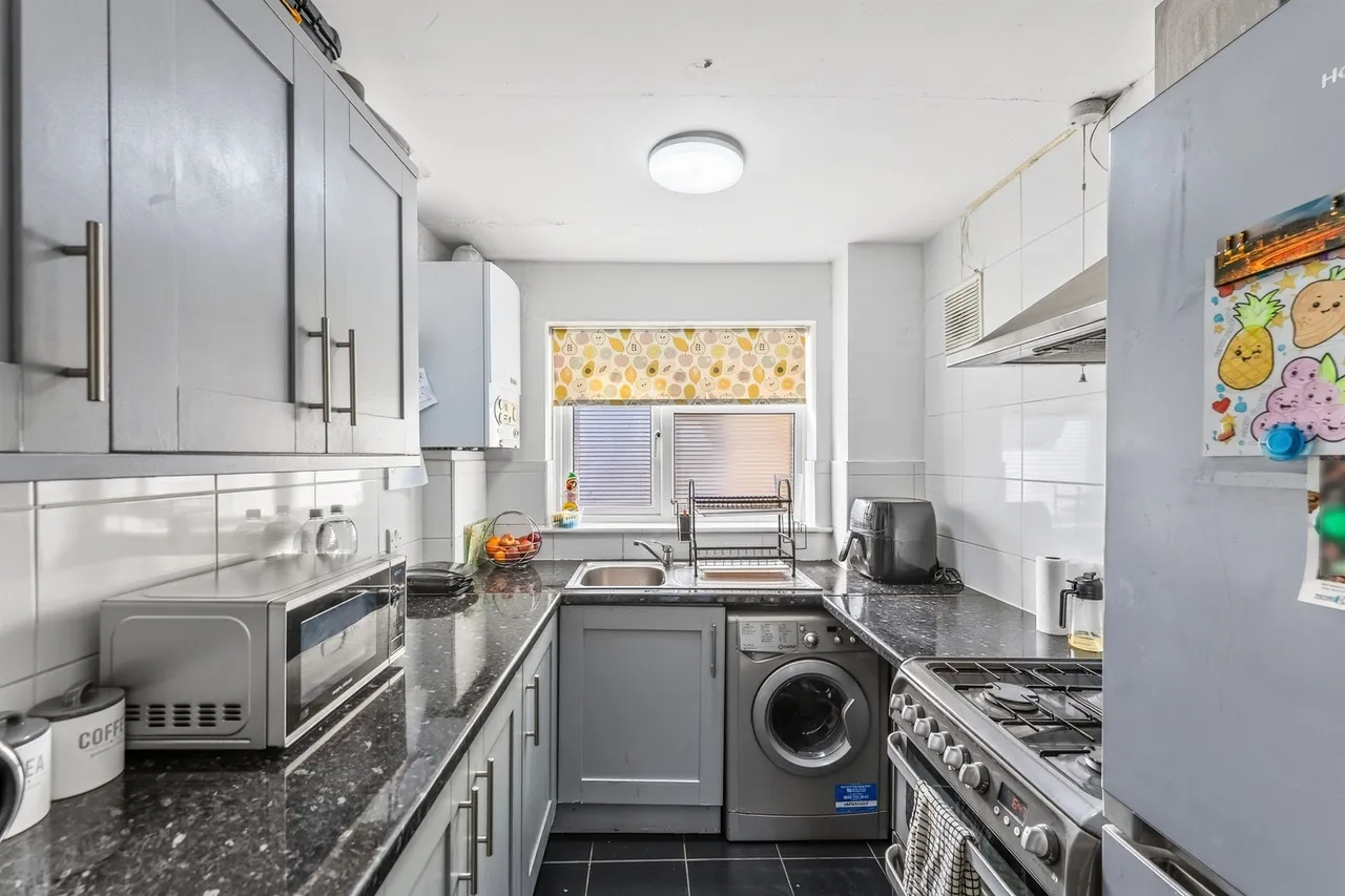 Bishopsford Road, Morden, SM4, photo 3
