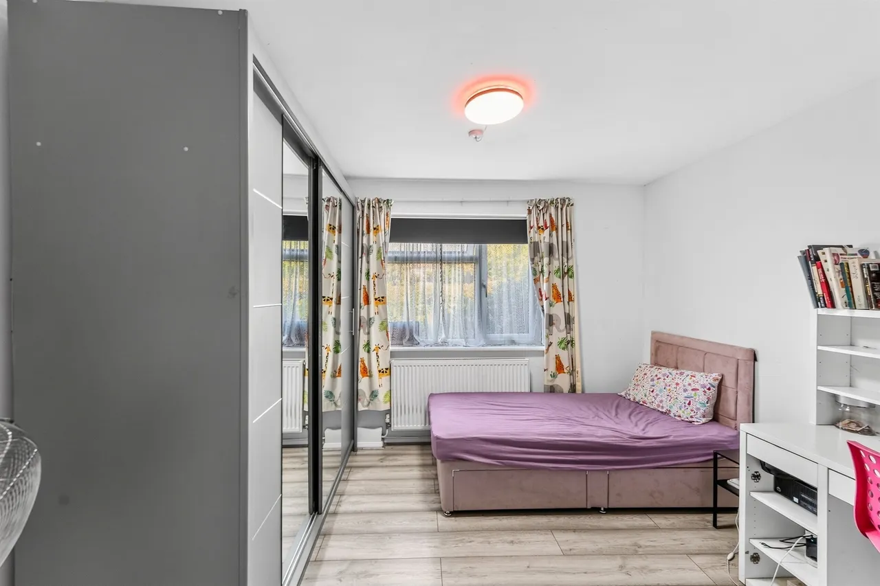 Bishopsford Road, Morden, SM4, photo 6