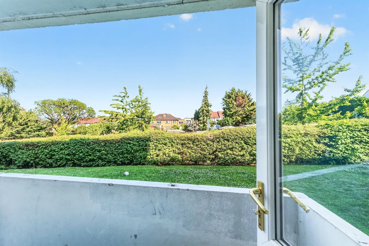 Bishopsford Road, Morden, SM4, photo 5