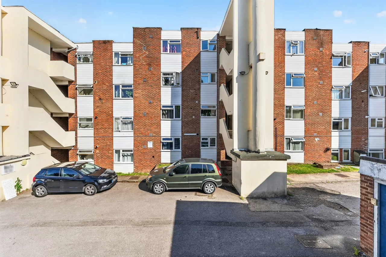 Bishopsford Road, Morden, SM4, photo 15