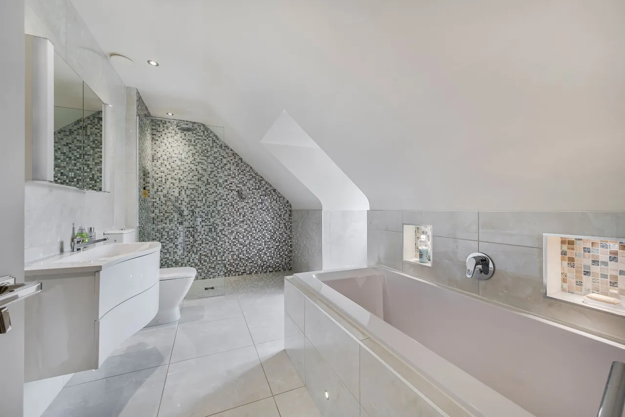 Carrwood, Hale Barns, WA15, photo 18