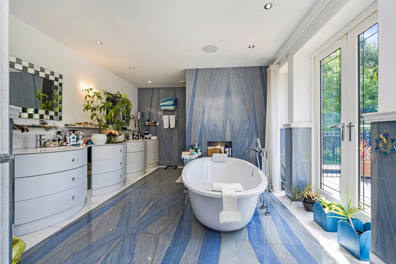 Carrwood, Hale Barns, WA15, photo 14