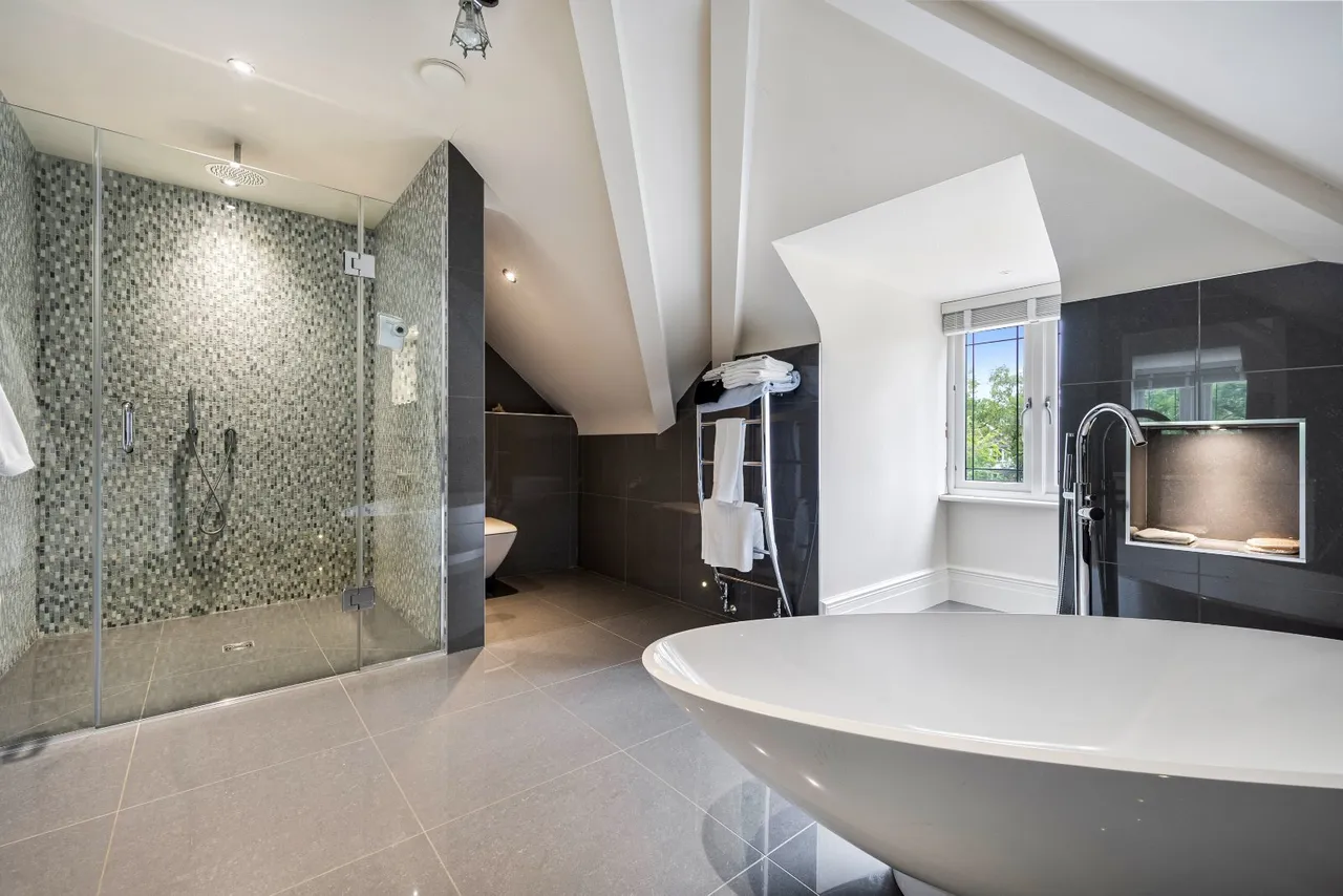 Carrwood, Hale Barns, WA15, photo 20
