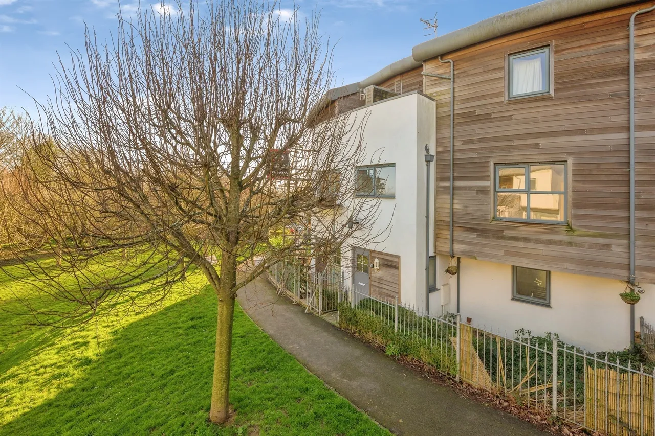 5 bed house for sale — Endeavour Court, Plymouth
