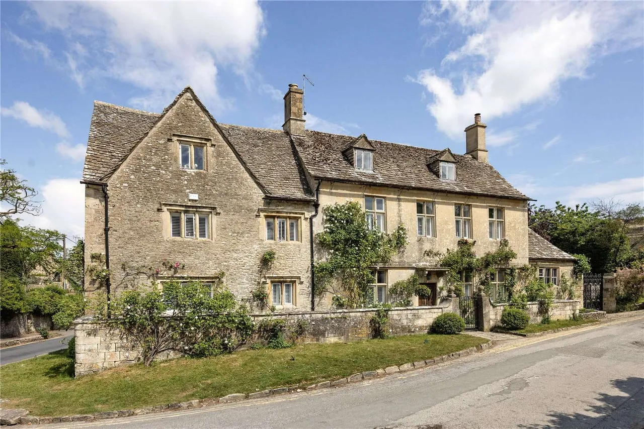 6 bed house to rent — Arlington, Bibury, Cirencester, Gloucestershire, GL7 5NG