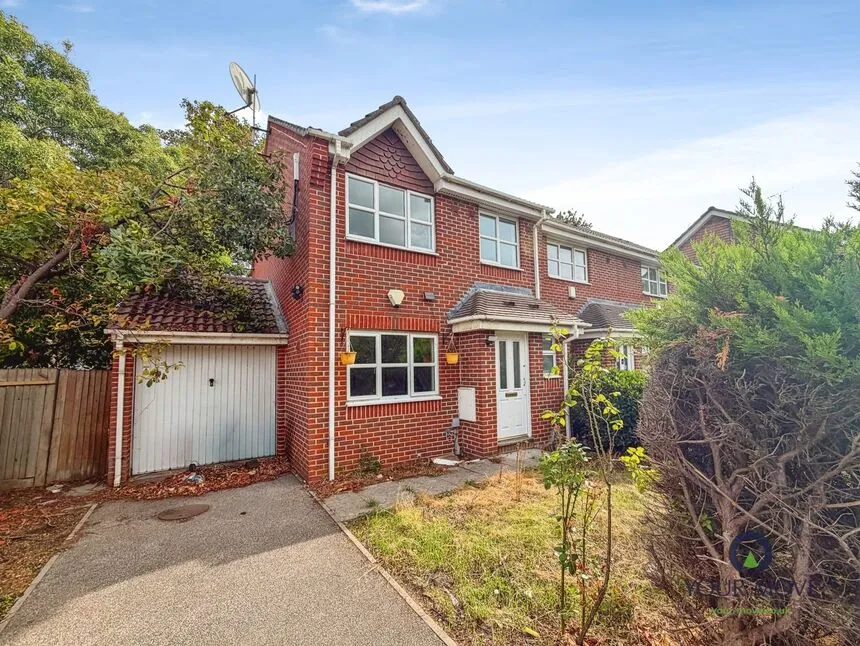 3 bed house for sale — Lowry Close, Erith, DA8