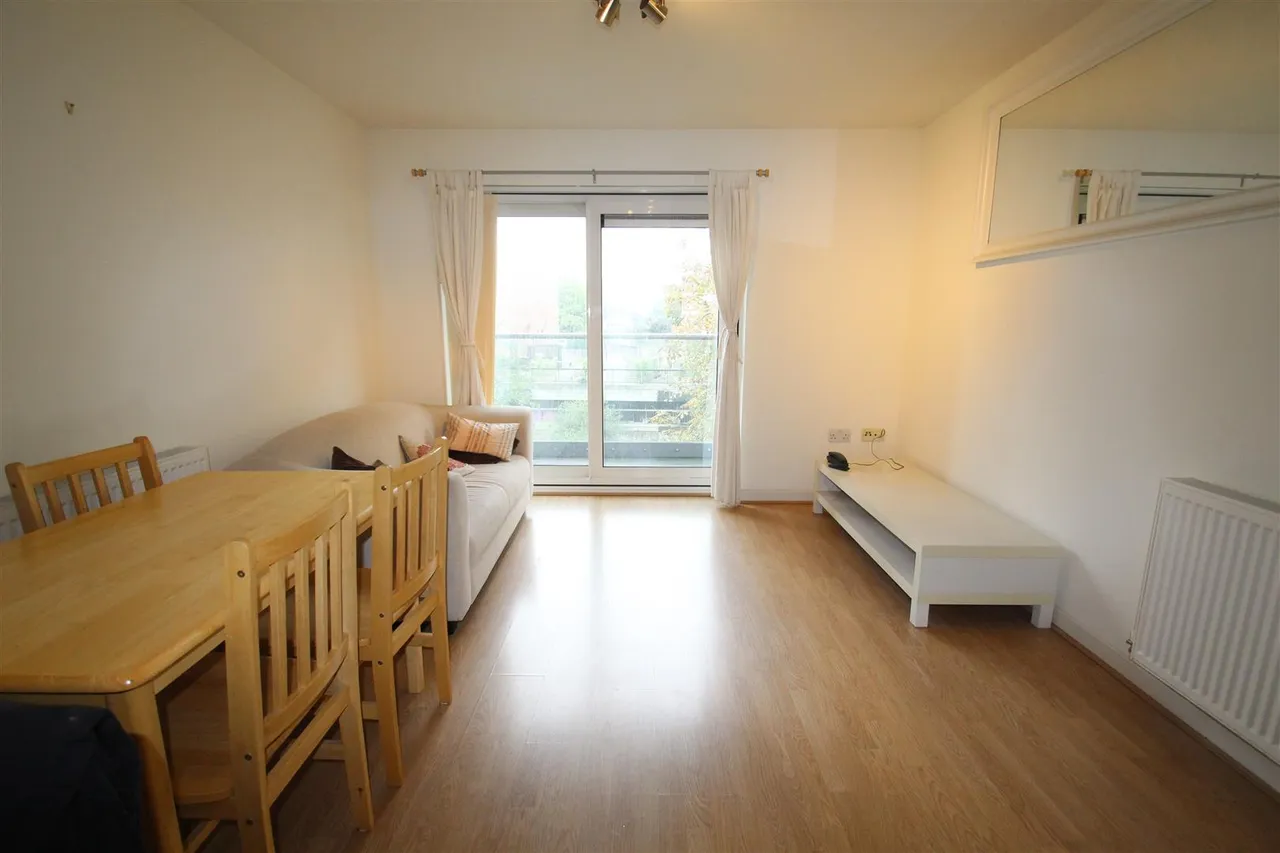 2 bed property to rent — Tequila Wharf, Commercial Road, Limehouse, E14 7LG