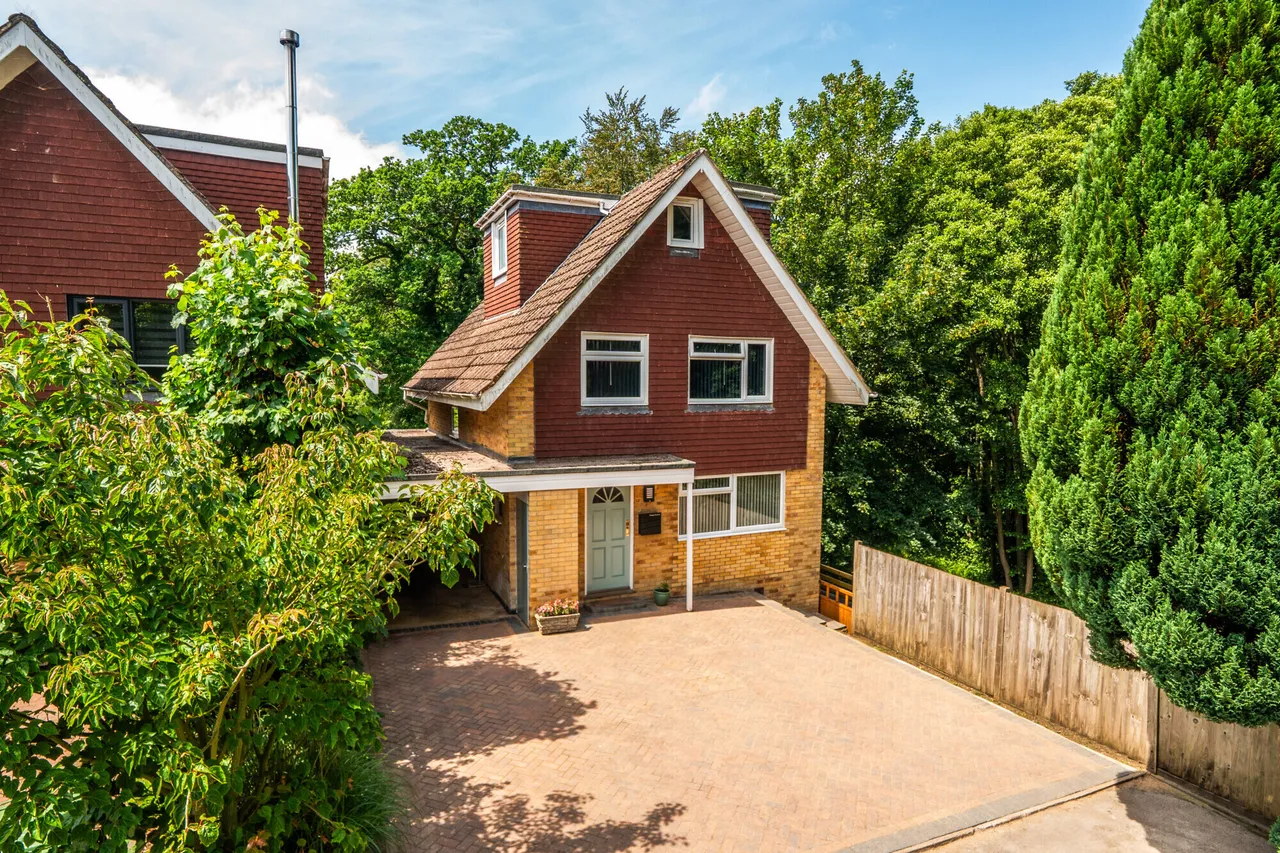 5 bed house for sale — Wey Lodge Close, Liphook, GU30