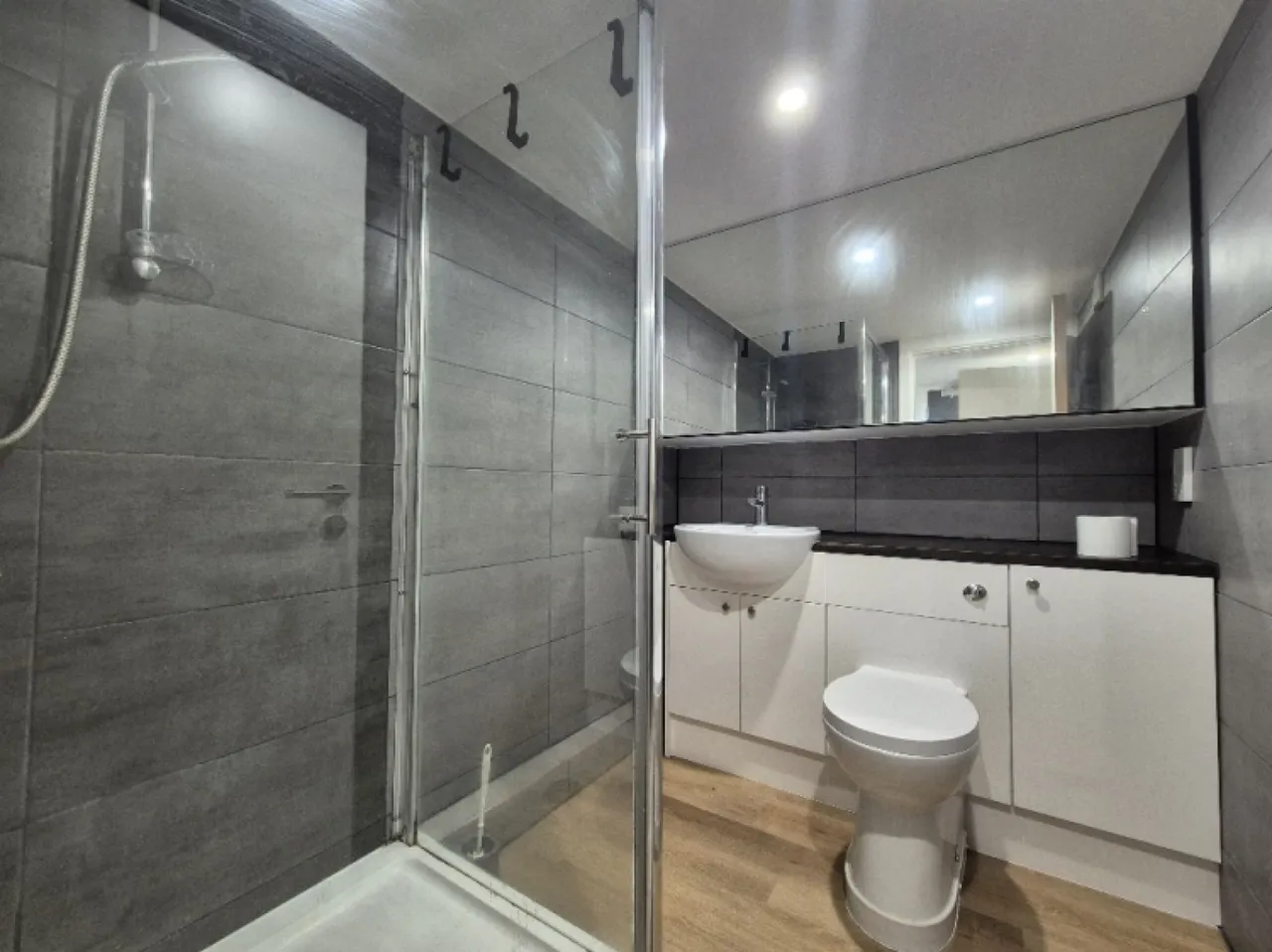 Flat 24 Metro Court, 150 High Street, West Bromwich, West Midlands, B70 6JJ, UK, photo 4