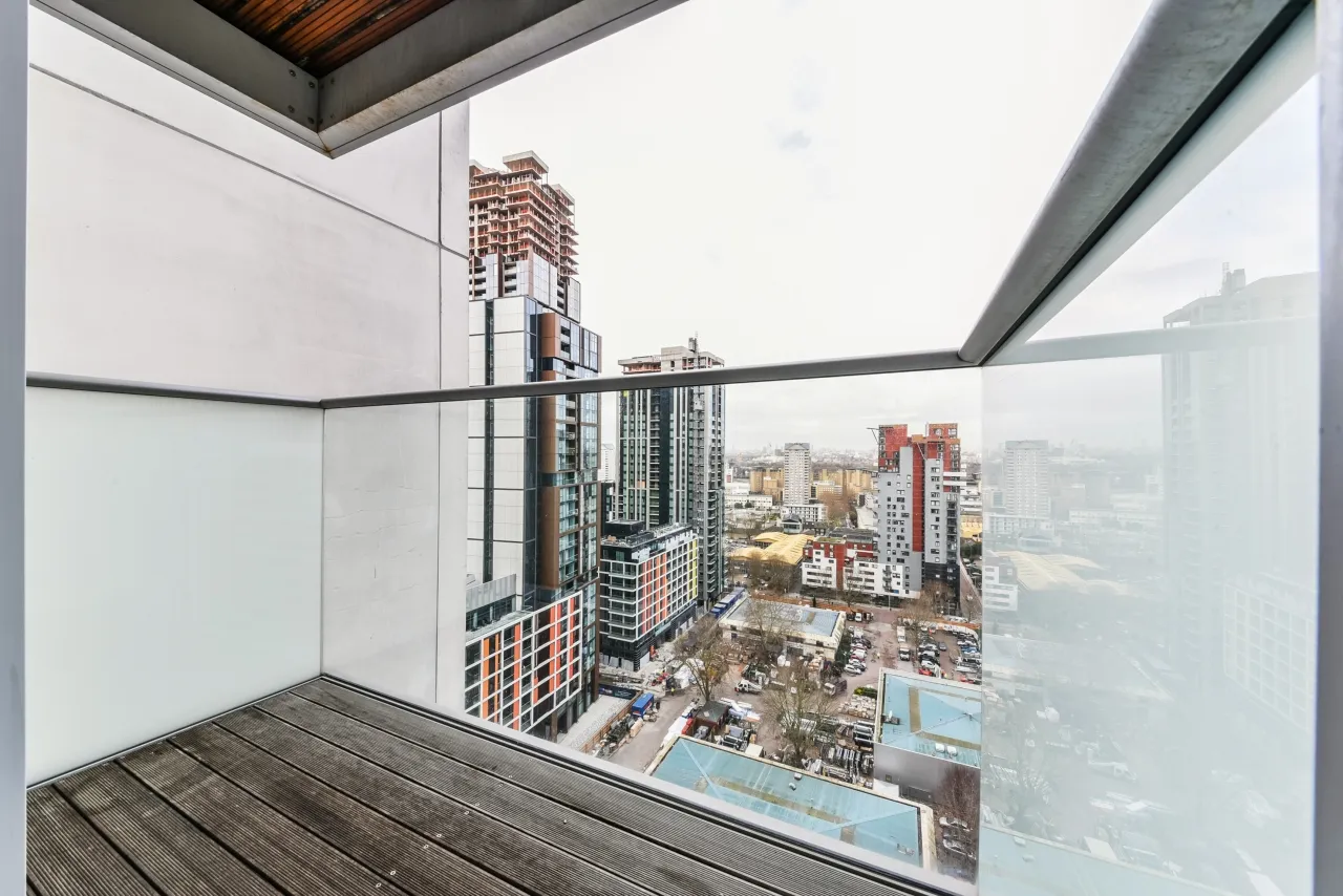 Pan Peninsula, Canary Wharf, E14, photo 4