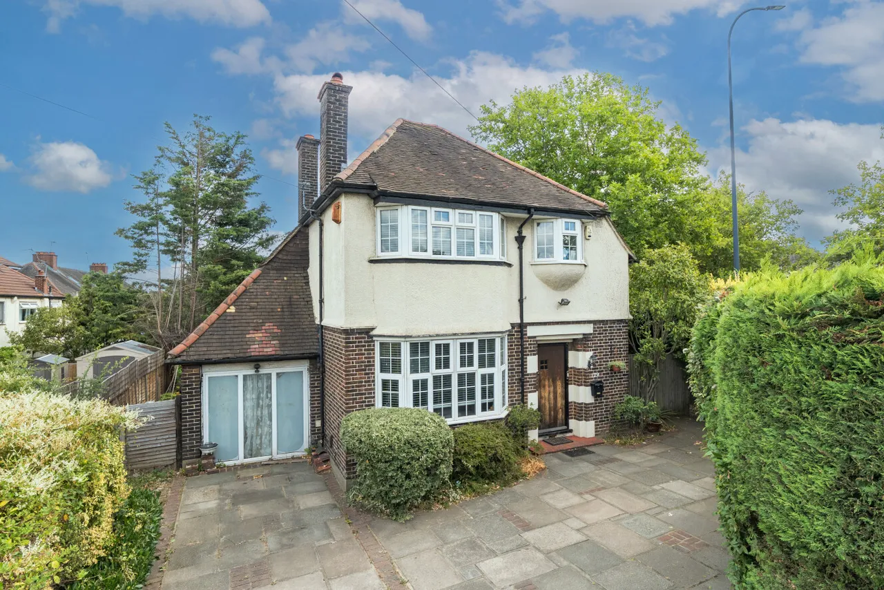 3 bed house for sale — Woodyates Road, Lee, London, SE12